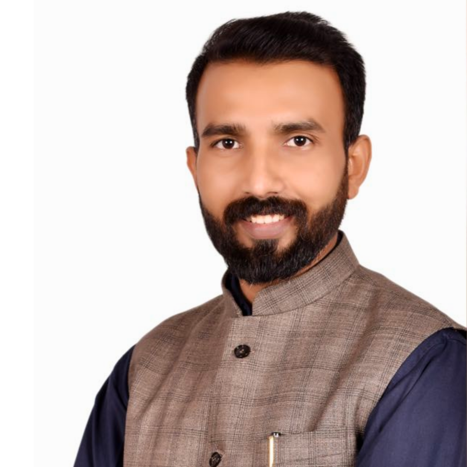 dark brown simple photography initials logo